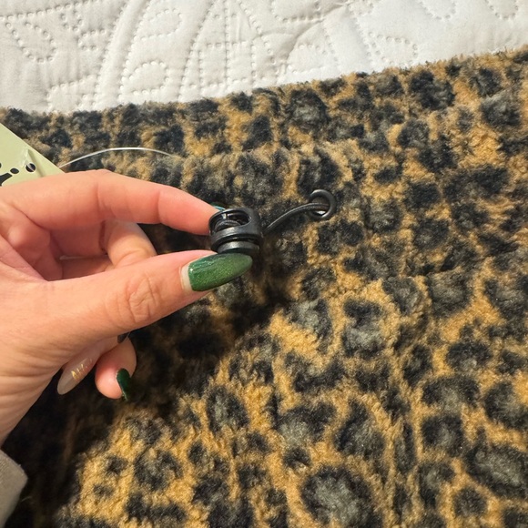 Cargo Sherpa Pants in Leopard - Picture 3 of 6